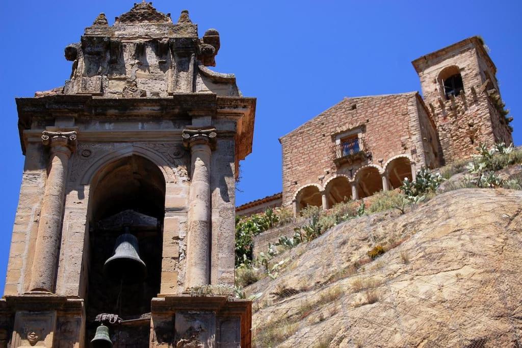 Elegante Appartamento Privato In Palazzo Storico Del XVIII - Pieno Centro Никозия Екстериор снимка