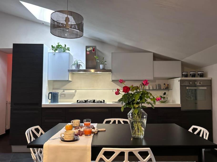 Elegante Appartamento Privato In Palazzo Storico Del XVIII - Pieno Centro Никозия Екстериор снимка