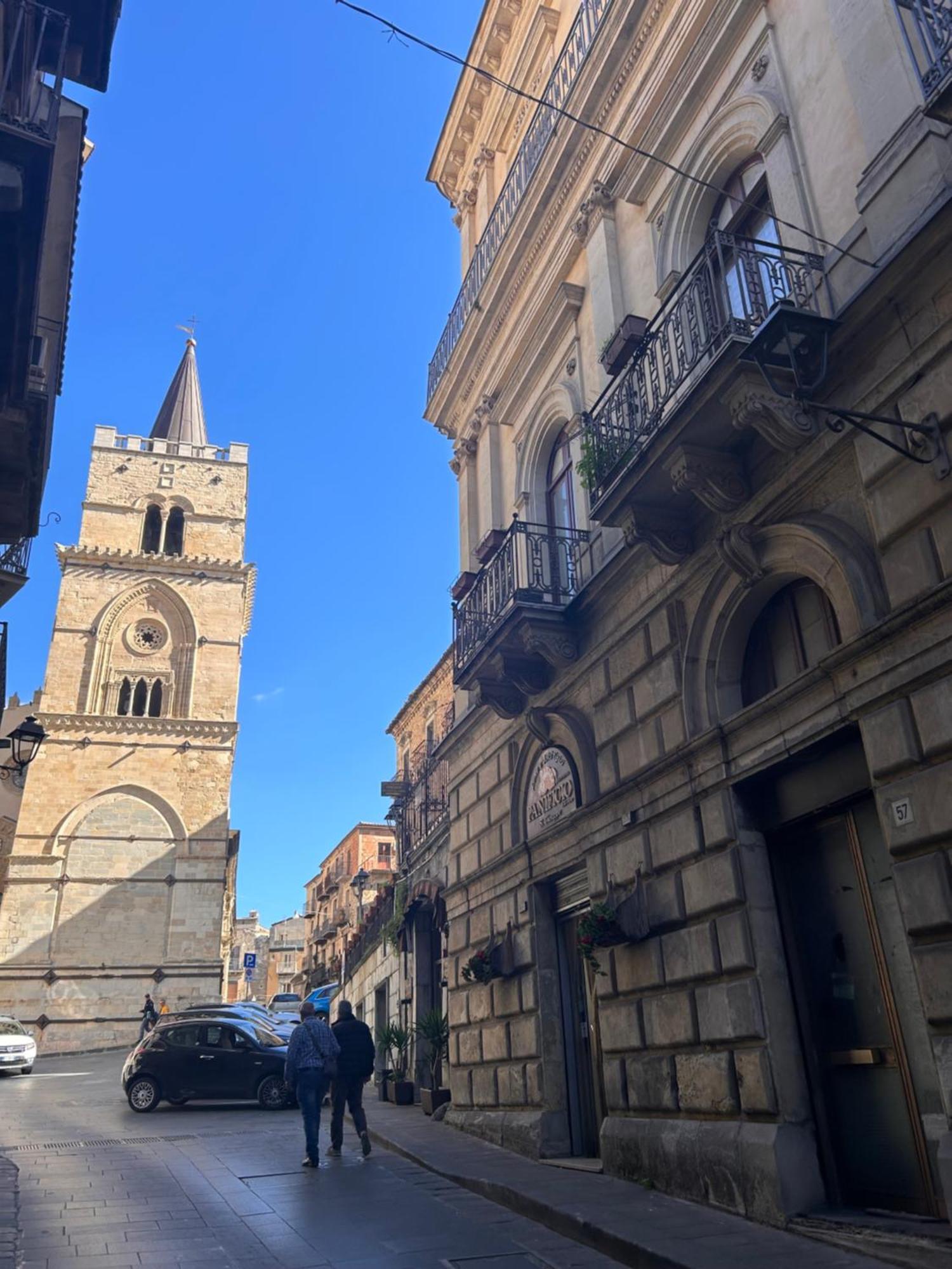 Elegante Appartamento Privato In Palazzo Storico Del XVIII - Pieno Centro Никозия Екстериор снимка